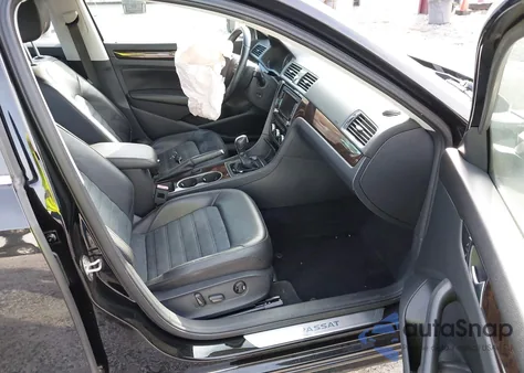 2015 Volkswagen Passat 2.0L Tdi Sel Premium z USA, uszkodzony, nr VIN 1VWCV7A36FC070459